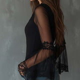 Blusa Vintage com Mangas Transparentes e Gola com Fecho