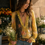 Blusa de Chiffon Floral com Folhos e Fecho Frontal