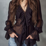 Blusa Retro Romântica em Chiffon Transparente com Aplicação de Renda Preta e Folhos