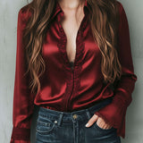 Blusa Elegante de Cetim Bordô com Renda e Punhos Evasê