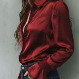 Blusa Elegante de Cetim Bordô com Renda e Punhos Evasê