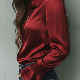 Blusa Elegante de Cetim Bordô com Renda e Punhos Evasê