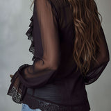 Blusa Retro Romântica em Chiffon Transparente com Aplicação de Renda Preta e Folhos