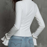 Blusa Justa com Fecho Frontal, Gola de Folhos com Renda e Punhos de Sino