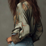 Camisa de Cetim Floral com Remates em Estampado Animal