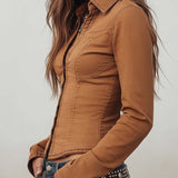 Camisa Camel Lavada Vintage com Debrum Contrastante