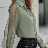 Blusa Chique Intemporal com Botões e Mangas Transparentes