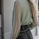 Blusa Chique Intemporal com Botões e Mangas Transparentes