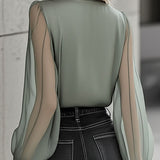 Blusa Chique Intemporal com Botões e Mangas Transparentes