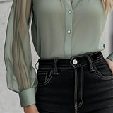 Blusa Chique Intemporal com Botões e Mangas Transparentes
