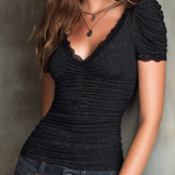 Top Boho Chic Preto Brilhante com Franzido e Debrum de Renda