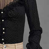 Blusa Romântica Preta de Poás com Renda Transparente e Folhos