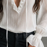 Blusa Boho de Algodão e Linho com Acabamento em Folhos, Laço Frontal e Mangas Lanterna