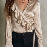 Blusa Cruzada Retro Quiet Luxury em Cetim com Pormenor em Folhos