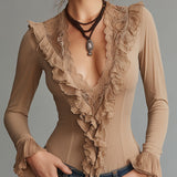 Blusa Slim Elegante com Entremeios de Renda, Punhos Evasê e Folhos