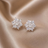 Brincos em Ouro Branco em Forma de Floco de Neve