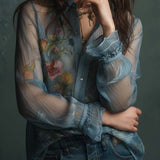 Blusa Boho Vintage Transparente com Botões e Estampado Floral
