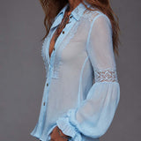 Camisa Boho Transparente com Debrum de Renda e Manga Bufante
