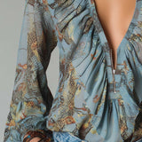 Blusa de Chiffon com Folhos e Fecho Frontal – Estampado Cobra-Floral Azul-Névoa