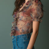 Blusa Vintage Transparente Florida com Folhos e Mangas Bufantes