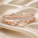 Coleção de Pulseiras com Strass em Ouro Branco e Motivo Infinito