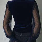 Blusa Gótica Estilo Corpete em Veludo Preto com Aplicação de Renda e Mangas Transparentes