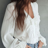 Blusa Vitoriana Vintage com Decote em V e Folhos de Renda