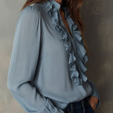 Blusa de Chiffon Azul-Empoeirado com Folhos Frontais, Decote em V e Botões