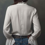 Blusa Branca com Fecho Frontal e Punhos em Folho
