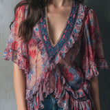 Blusa Boho Romântica de Decote em V com Folhos e Estampado Floral Semitransparente