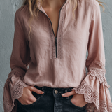 Blusa Vintage de Mangas Compridas com Gola de Fecho e Punhos de Renda