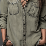 Blusa Vintage de Manga Comprida com Bolsos e Efeito Lavado