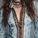 Blusa Retro Justa com Estampado de Leopardo e Debrum de Renda
