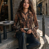 Blusa de Chiffon Boho em Tons Terra com Padrão Abstrato e Manga Evasê