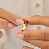 anel anti-ansiedade dourado com constelação e cristal