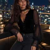 Blusa Vintage em Veludo de Poliéster com Gola Henley, Mangas Transparentes e Aplicação de Renda