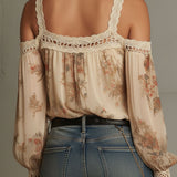 Blusa Boho Vintage Creme Floral em Renda com Ombros à Mostra