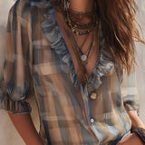 Blusa Xadrez Retro em Chiffon com Meia Manga e Detalhes em Folhos