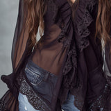 Blusa Retro Romântica em Chiffon Transparente com Aplicação de Renda Preta e Folhos