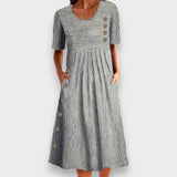Célia | Vestido midi listrado com detalhes de botões e bolsos