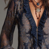 Blusa de Chiffon Azul-Marinho com Estampado Paisley Barroco e Fecho com Folhos