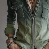 Blusa Casual em Ganga com Gradiente Verde, Bolsos Workwear e Fecho de Correr
