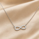 Colar em Ouro Branco com Pingente em Forma de Infinito e Zircónia