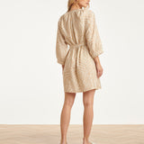 Beige Jurk Met Abstracte Print En Tailleceintuur | Dark Sand - Off White