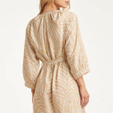 Beige Jurk Met Abstracte Print En Tailleceintuur | Dark Sand - Off White