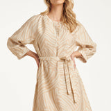 Beige Jurk Met Abstracte Print En Tailleceintuur | Dark Sand - Off White