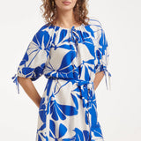Blauw En Wit Korte Jurk Met Abstracte Bloemenprint | Cobalt - White