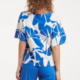 Blauw-Witte Travel Top Met Grafische Bloemenprint | Cobalt - White
