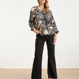 Blusa com Estampado de Folhas e Detalhes de Botões em Preto e Cru | Off White - Black