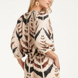 Blusa com Decote V e Estampado Azteca Gráfico | Sand - Multicolor